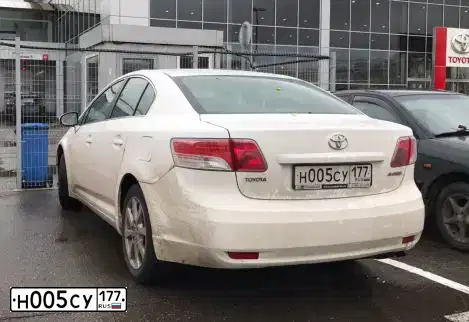 Фото автомобиля TOYOTA AVENSIS, 2010 — госномер Н005СУ177. Цвет: Белый