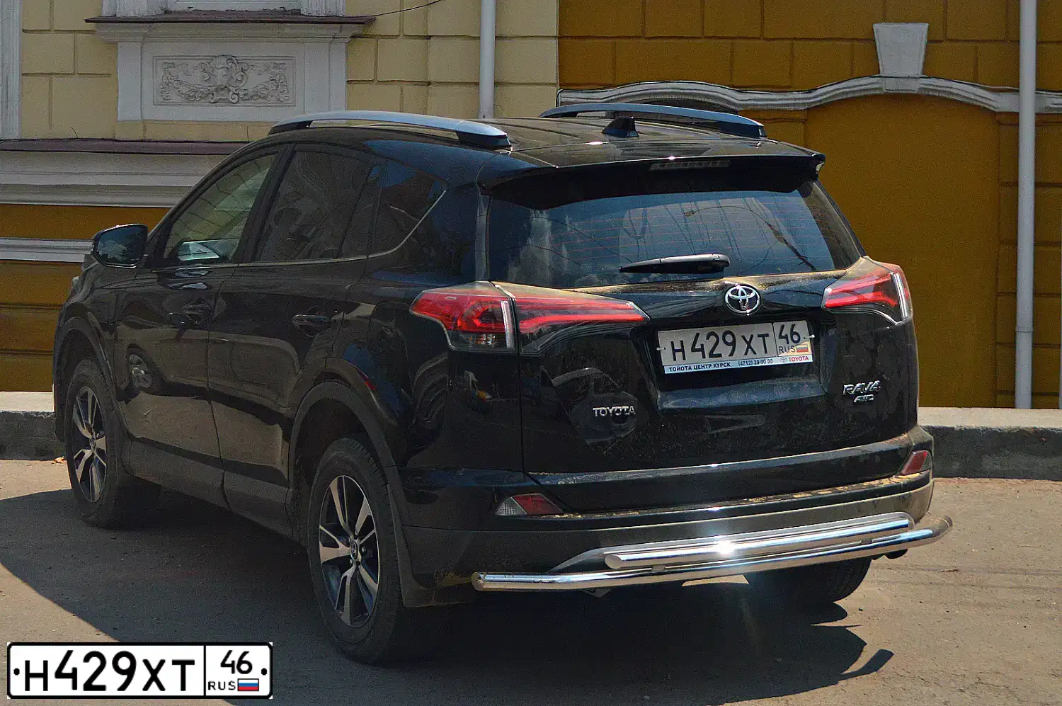 Фото автомобиля TOYOTA RAV4, 2019 — госномер Н429ХТ46. Цвет: ЧЕРНЫЙ МЕТАЛЛИК