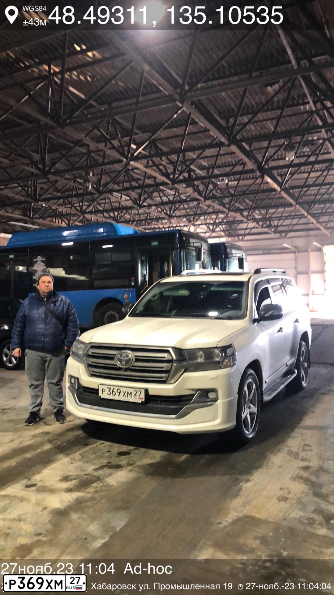 Фото автомобиля TOYOTA LANDCRUISER 200, 2017 — госномер Х001АМ27. Цвет: Белый