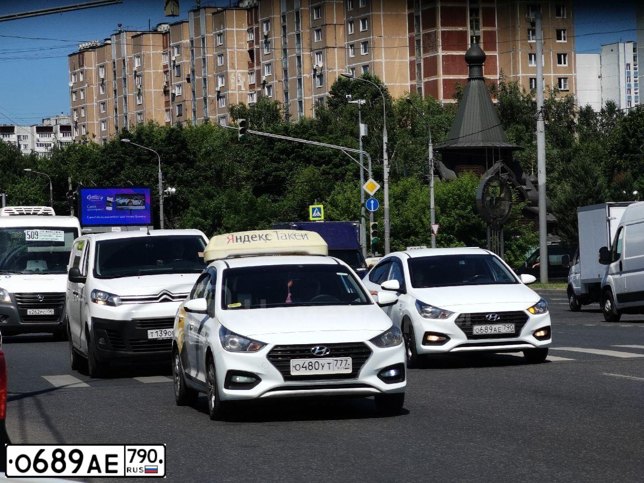 Фото автомобиля HYUNDAI SOLARIS, 2019 — госномер О689АЕ790. Цвет: Белый