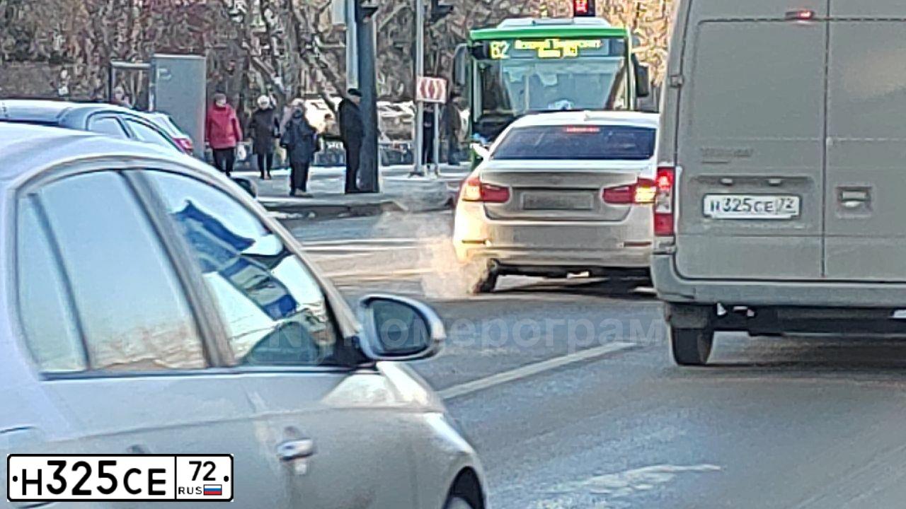 Фото автомобиля FORD TRANSIT, 2011 — госномер Н325СЕ72. Цвет: СЕРЕБРИСТЫЙ