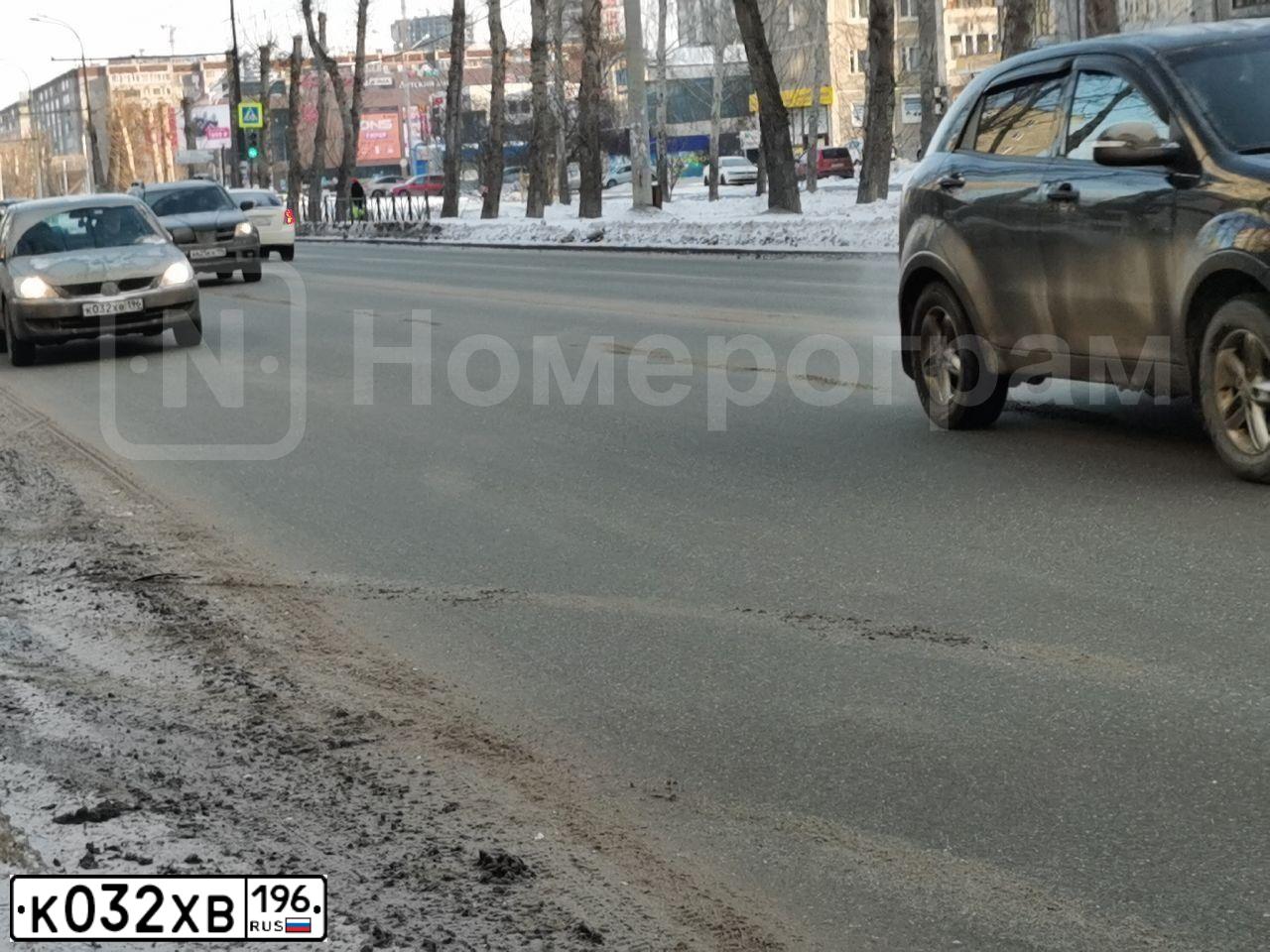 Фото автомобиля MITSUBISHI LANCER, 2006 — госномер Х440МХ196. Цвет: СВЕТЛО-СЕРО-ЗЕЛЕНЫЙ