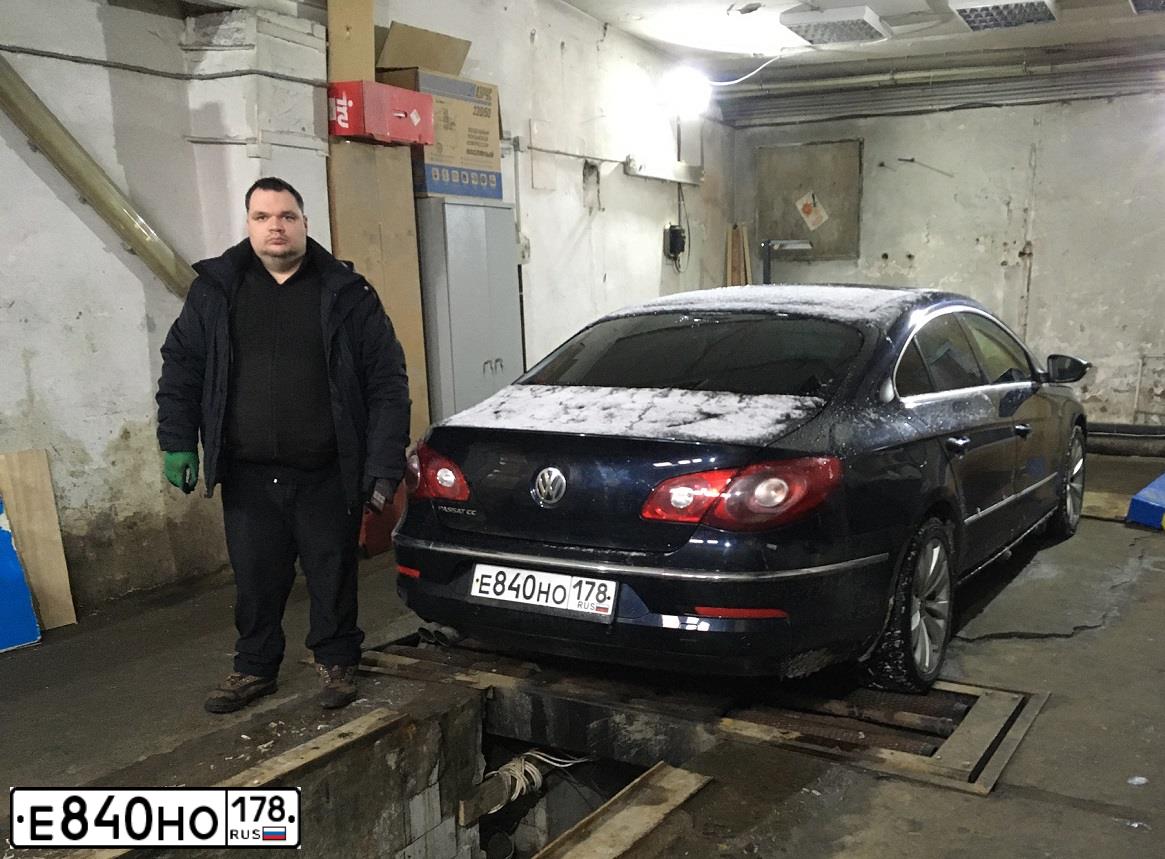 Фото автомобиля VOLKSWAGEN PASSAT CC, 2011 — госномер В069РХ51. Цвет: Темно-синий