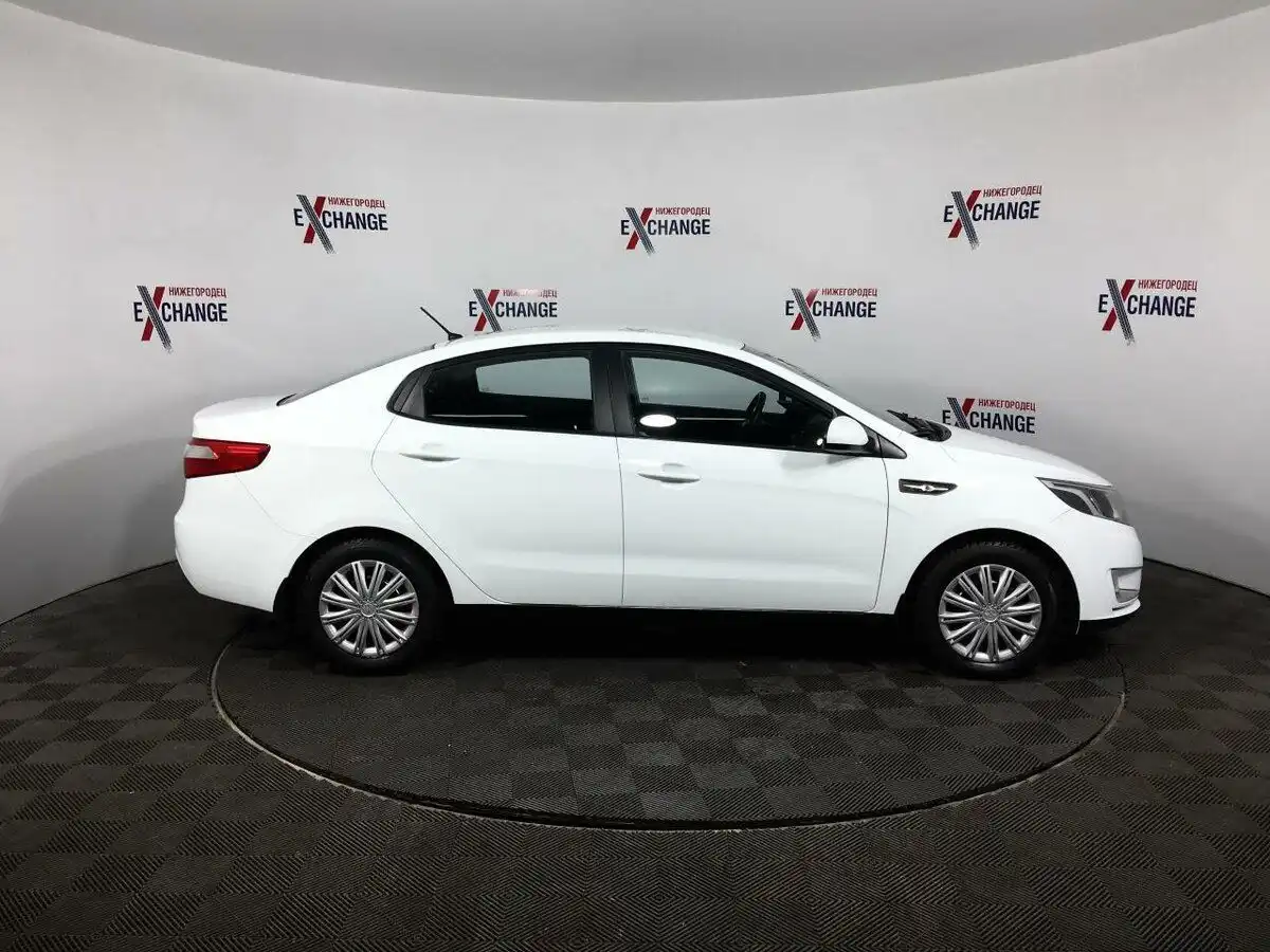 Фото автомобиля KIA RIO, 2013 — госномер В372ЕА252