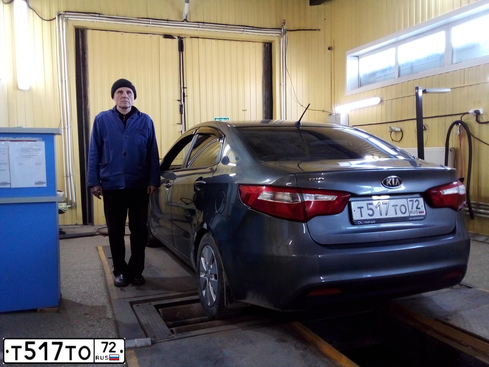 Фото автомобиля KIA RIO, 2012 — госномер Т517ТО72. Цвет: СЕРЫЙ