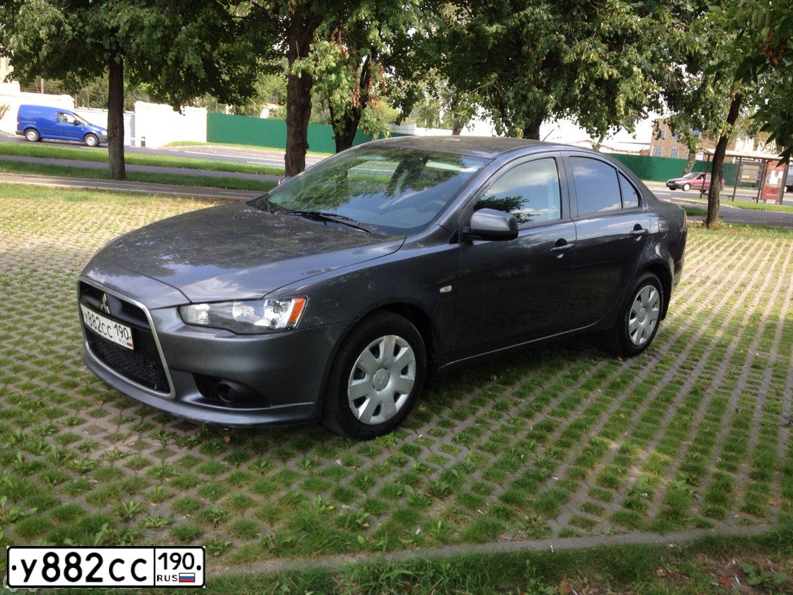 Фото автомобиля MITSUBISHI LANCER, 2011 — госномер У882СС190. Цвет: СЕРЫЙ