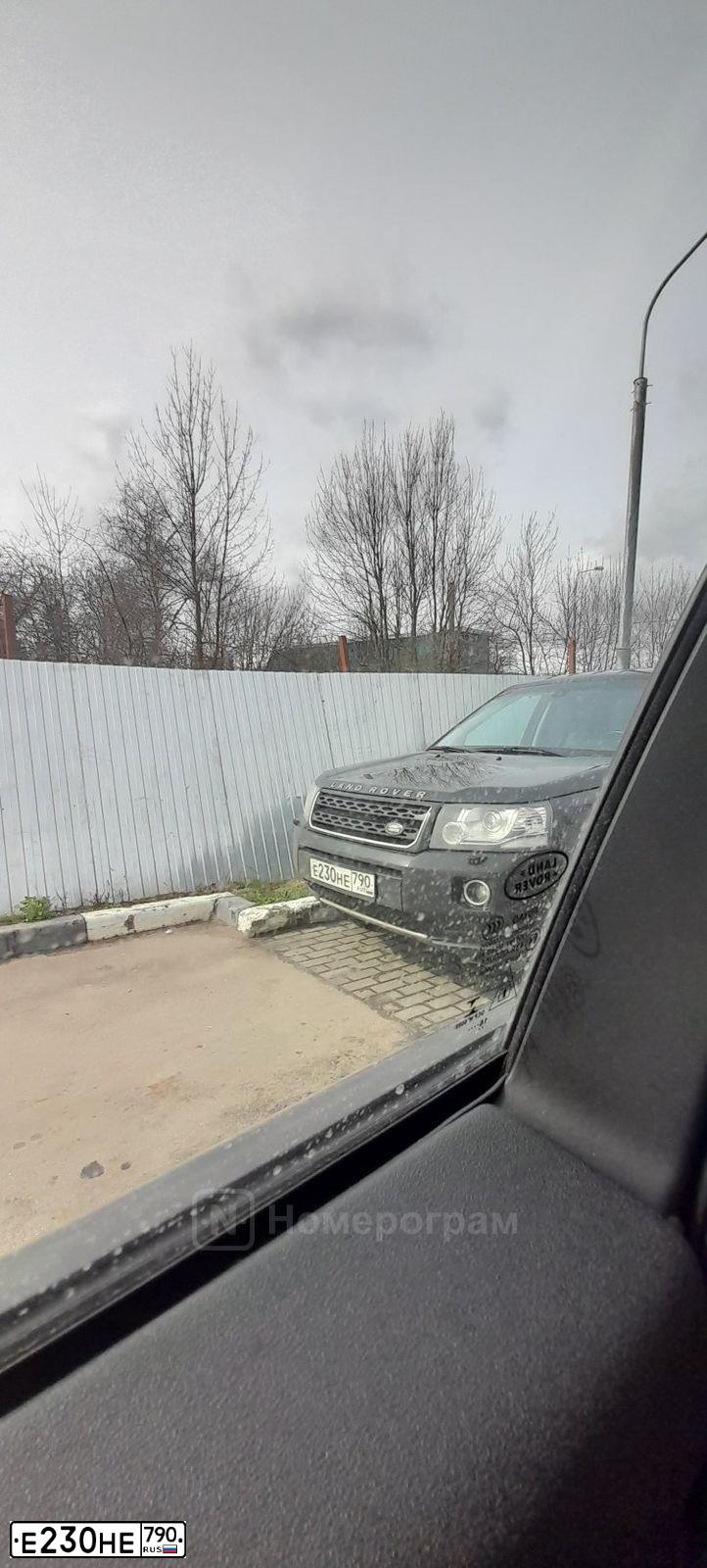 Фото автомобиля LANDROVER FREELANDER, 2013 — госномер Р386ОО76. Цвет: ЧЕРНЫЙ