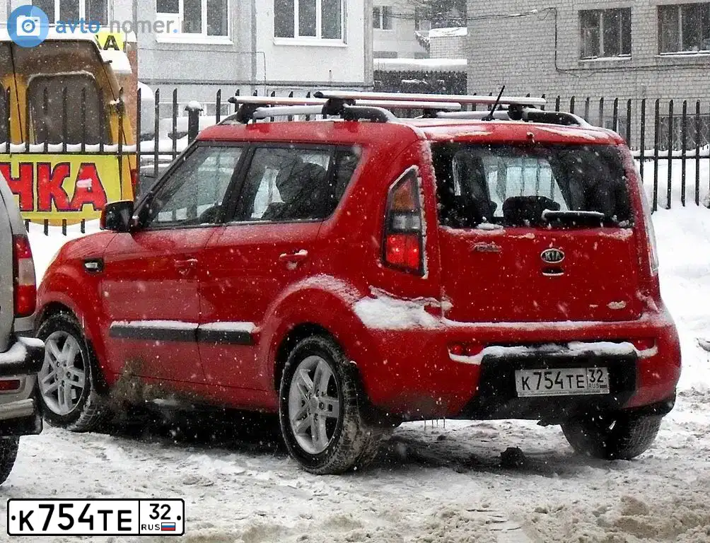 Фото автомобиля KIA SOUL, 2010 — госномер К820АР716. Цвет: Красный