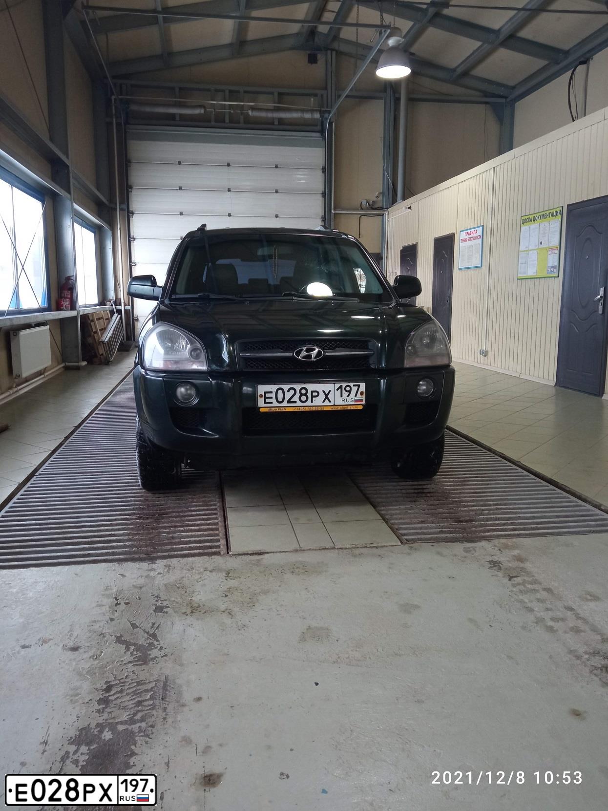 Фото автомобиля HYUNDAI TUCSON, 2007 — госномер У640АС199. Цвет: ЗЕЛЕНЫЙ ТЕМНЫЙ