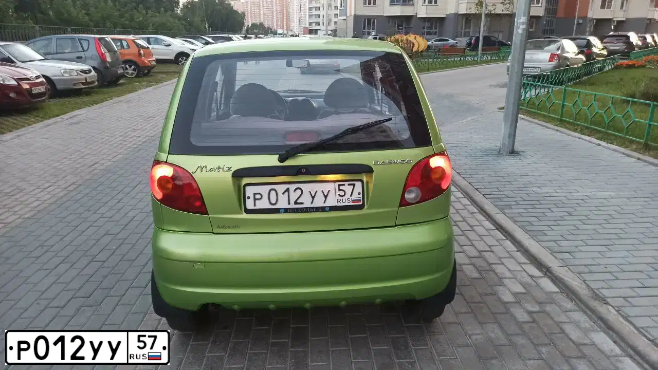 Фото автомобиля DAEWOO MATIZ, 2008 — госномер Х251АР190. Цвет: ЯРКО-САЛАТОВЫЙ