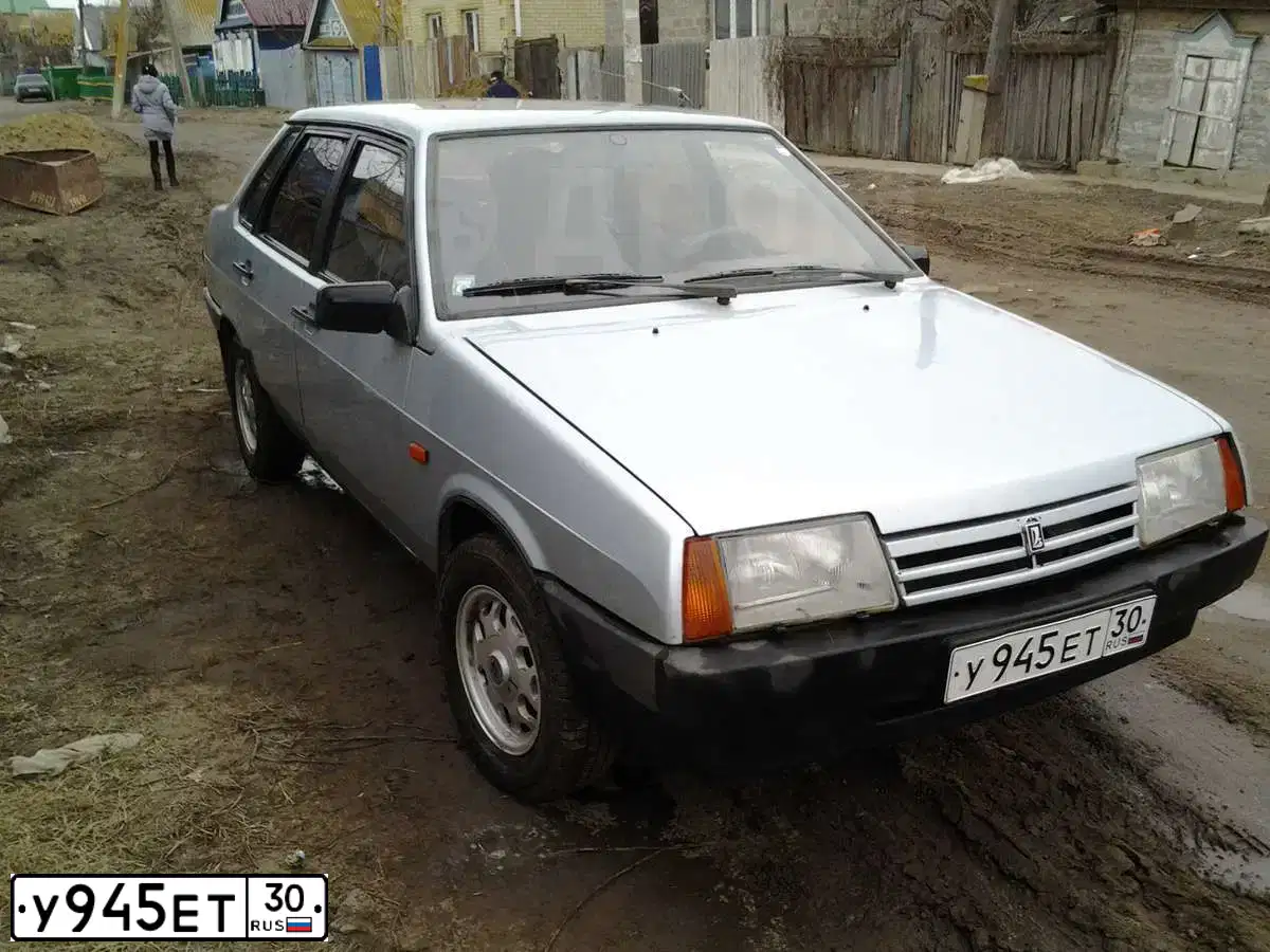 Фото автомобиля LADA 2109 SAMARA, 2000 — госномер У945ЕТ30. Цвет: СЕРЕБРИСТО-ГОЛУБОЙ