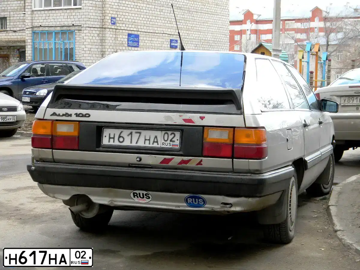 Фото автомобиля AUDI 100, 1984 — госномер Н617НА02. Цвет: СЕРЫЙ