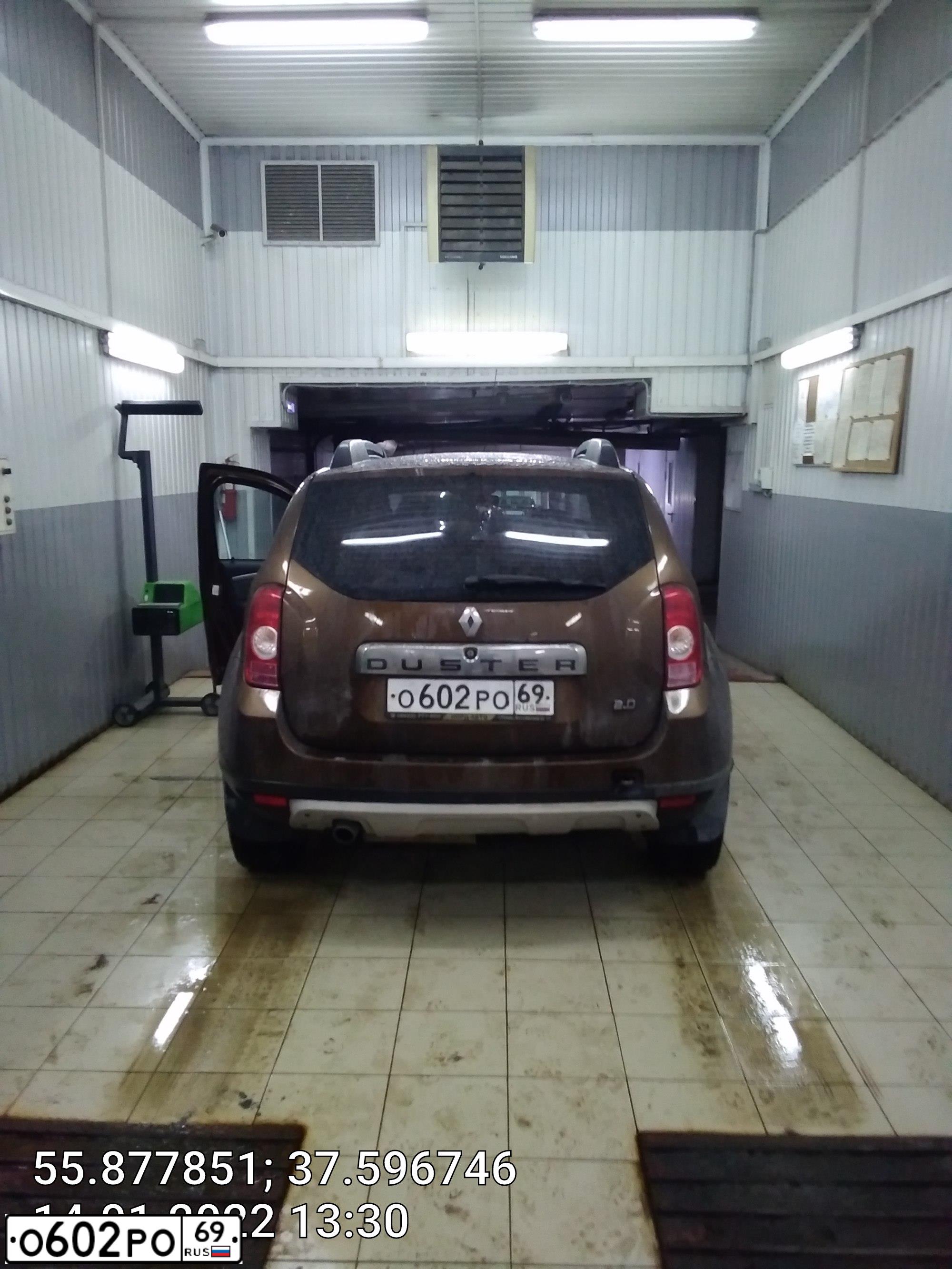 Фото автомобиля RENAULT DUSTER, 2013 — госномер Т719СН790. Цвет: Коричневый
