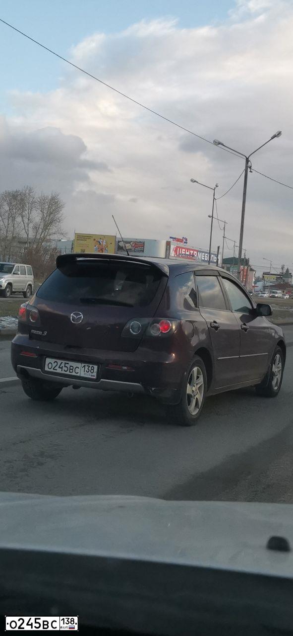 Фото автомобиля MAZDA 3, 2007 — госномер О245ВС138. Цвет: ТЕМНО-ВИШНЕВЫЙ