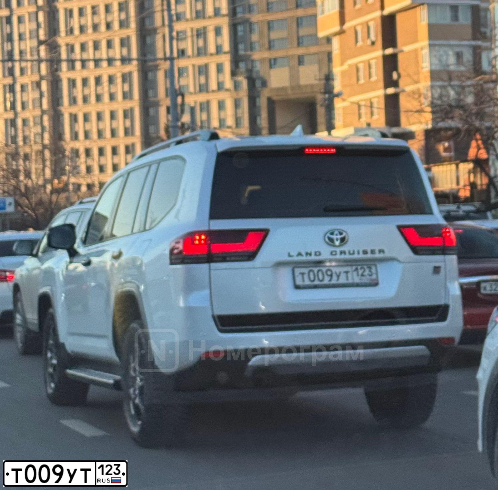 Фото автомобиля RENAULT LOGAN, 2018 — госномер Т009УТ123. Цвет: БЕЛЫЙ