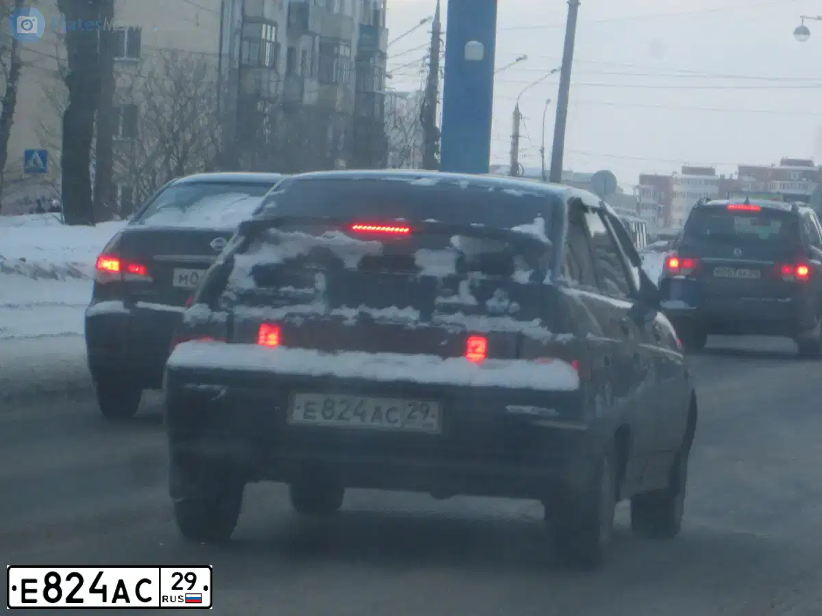 Фото автомобиля LADA 2112, 2005 — госномер Е824АС29. Цвет: ЧЕРНО-СЕРЫЙ