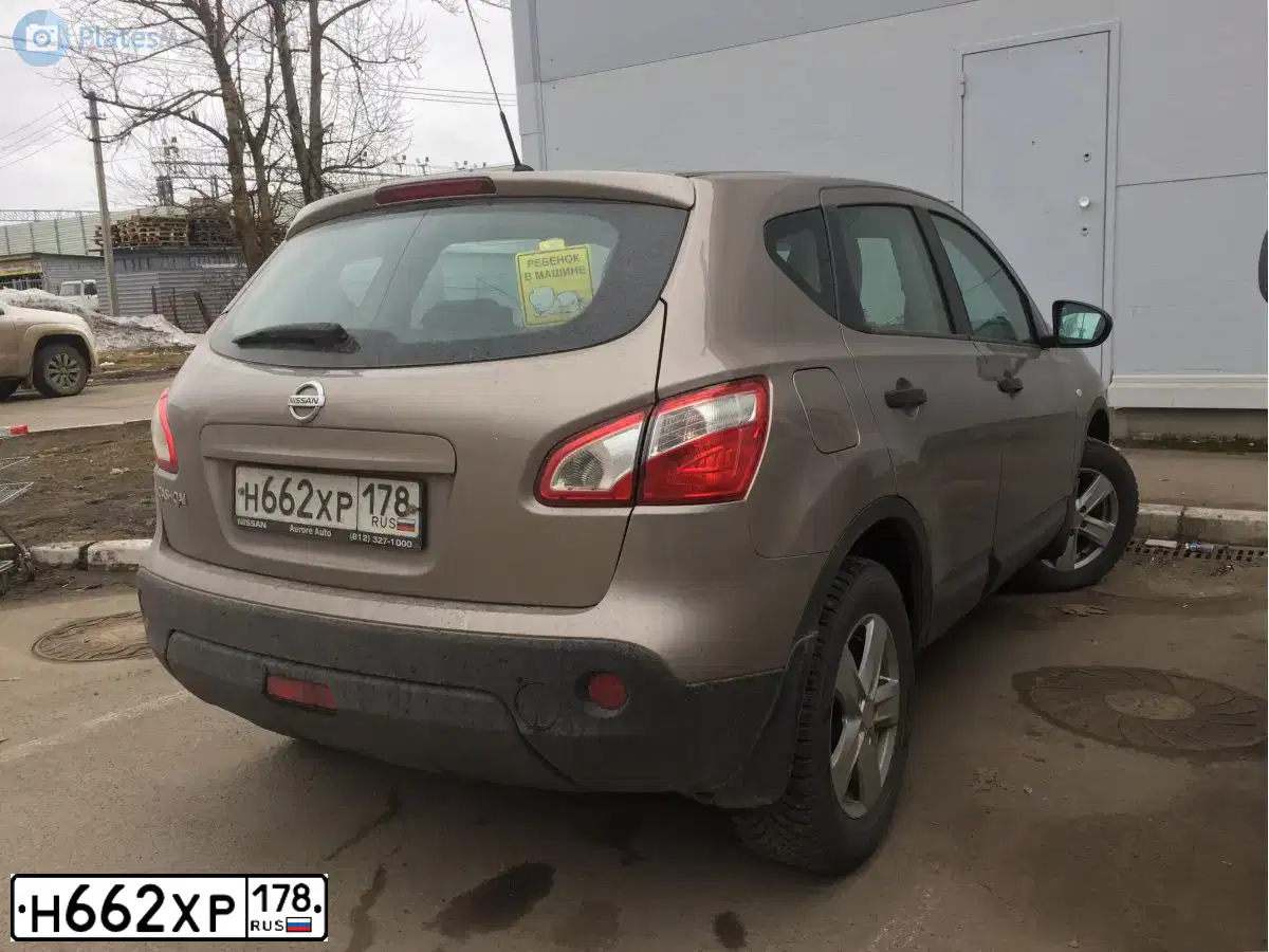 Фото автомобиля NISSAN QASHQAI, 2013 — госномер В812ВЕ198. Цвет: СВЕТЛО-КОРИЧНЕВЫЙ