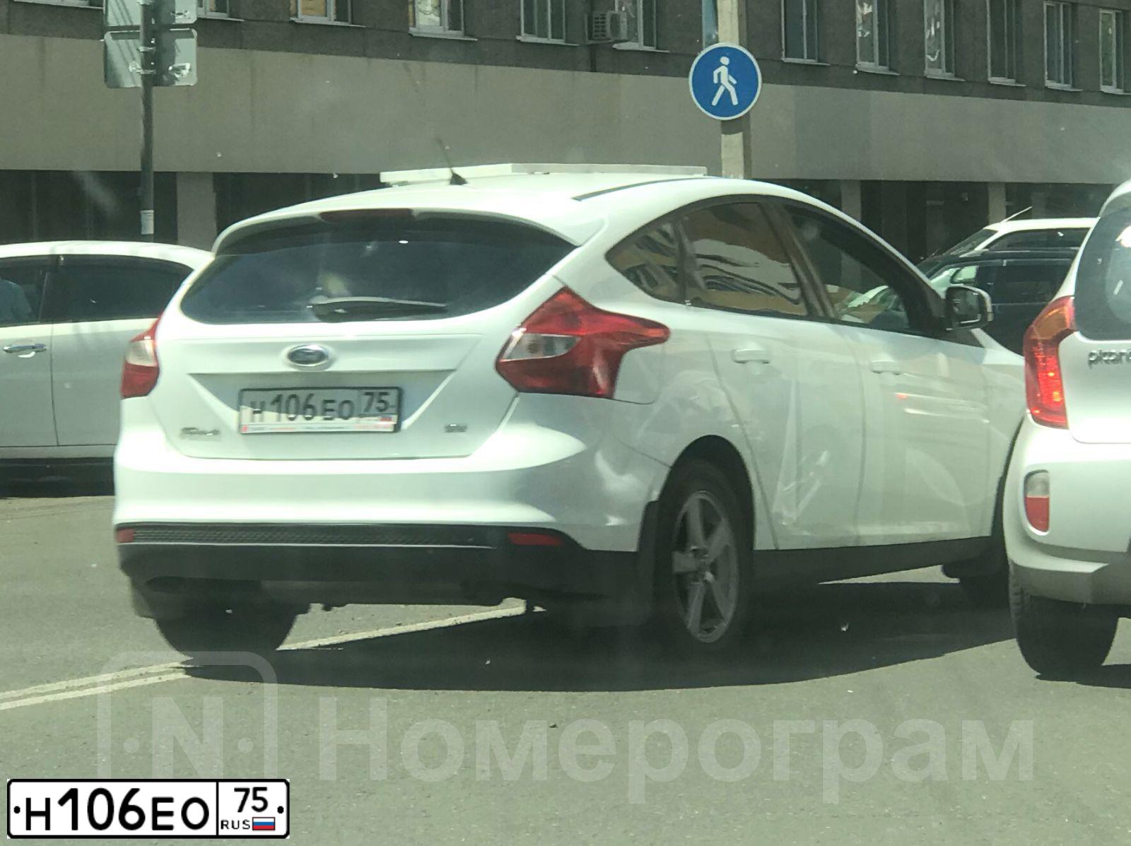 Фото автомобиля FORD FOCUS, 2013 — госномер Н106ЕО75. Цвет: Белый
