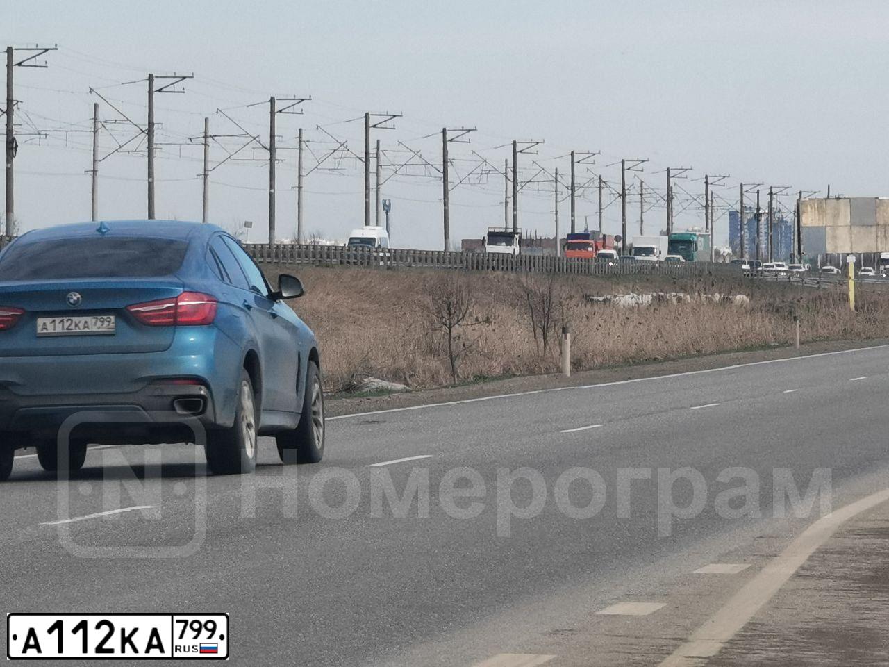 Фото автомобиля BMW X6, 2018 — госномер У610СА193. Цвет: ГОЛУБОЙ