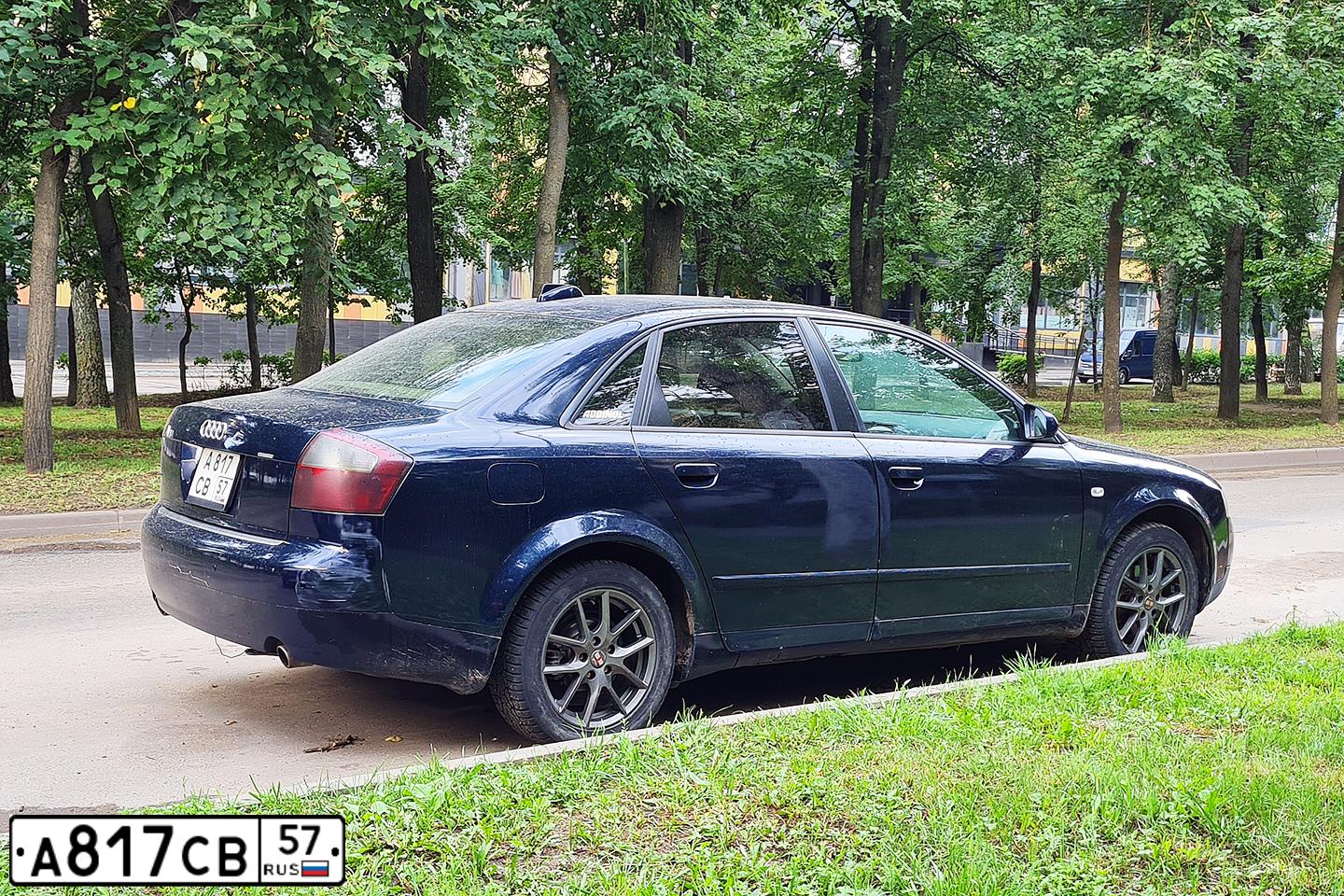 Фото автомобиля AUDI A4, 2003 — госномер У995МВ48. Цвет: СИНИЙ ТЕМНЫЙ