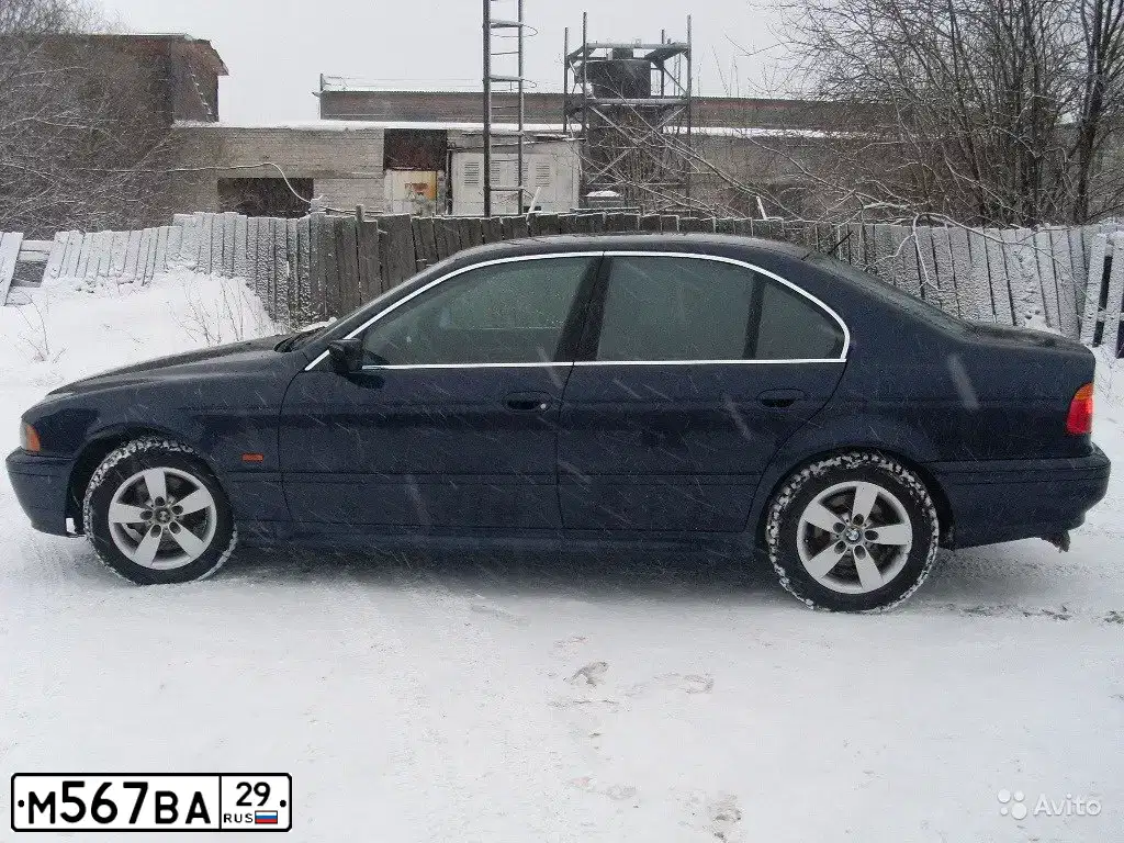 Фото автомобиля BMW 520I, 2000 — госномер Р112НХ126. Цвет: Темно-синий