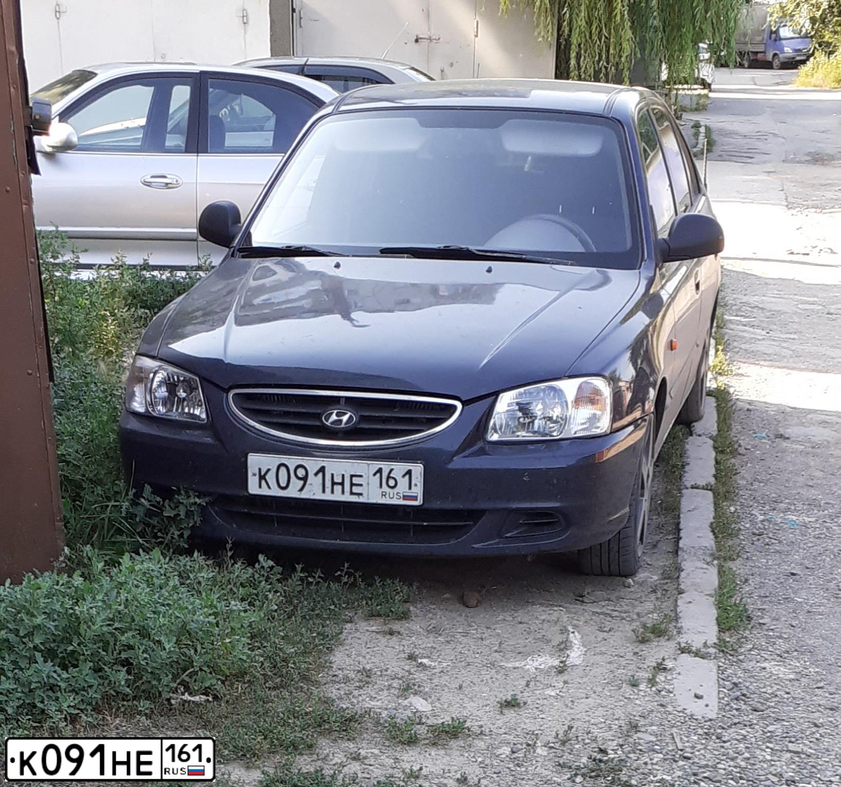 Фото автомобиля HYUNDAI ACCENT, 2000 — госномер К091НЕ161. Цвет: Т.СИНИЙ