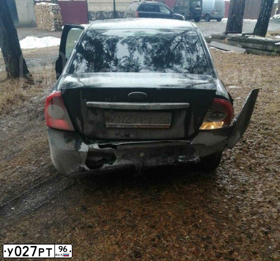 Фото автомобиля FORD FOCUS, 2008 — госномер У027РТ96. Цвет: ЧЕРНЫЙ