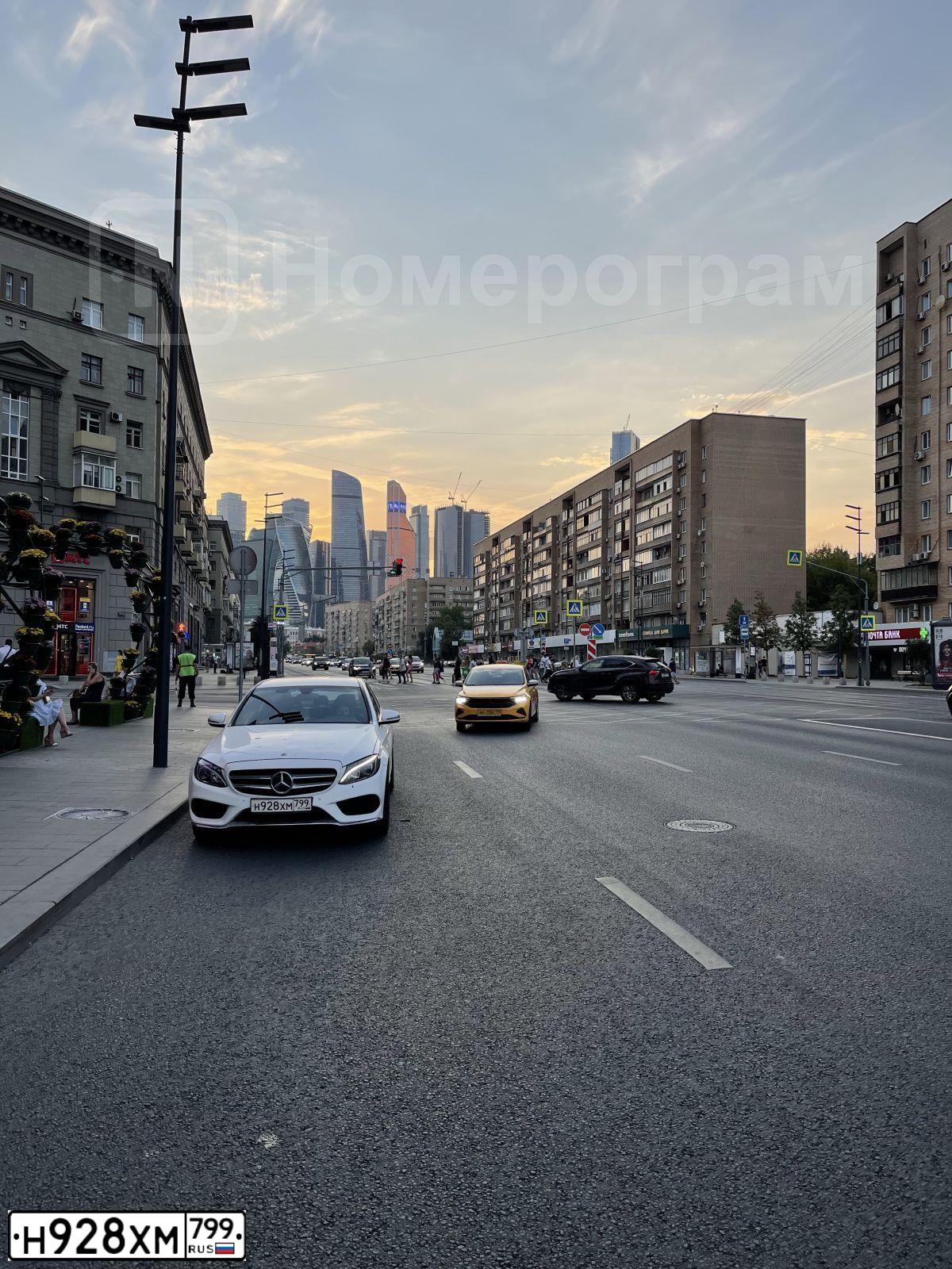Фото автомобиля MERCEDES C-KLASSE, 2017 — госномер А736ЕР799. Цвет: Белый