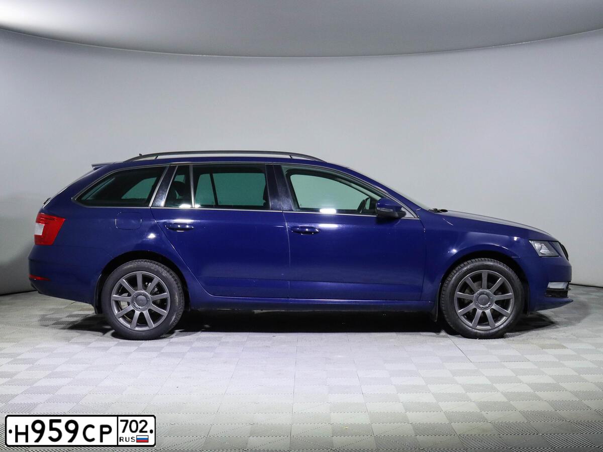 Фото автомобиля SKODA OCTAVIA, 2017 — госномер Н959СР702. Цвет: Темно-синий
