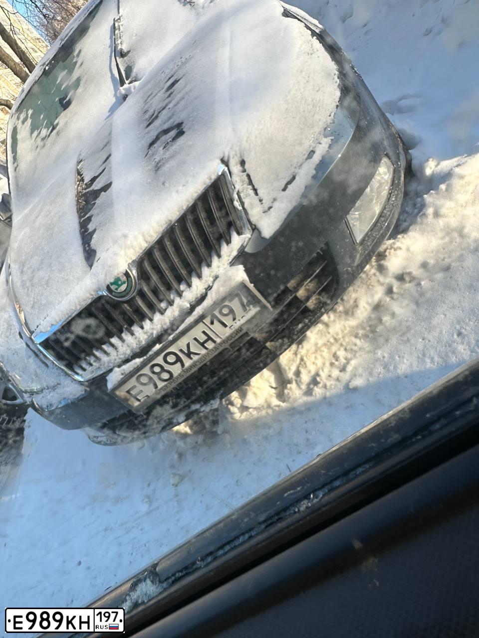 Фото автомобиля SKODA OCTAVIA, 2010 — госномер Е989КН197. Цвет: СЕРЫЙ ТЕМНЫЙ