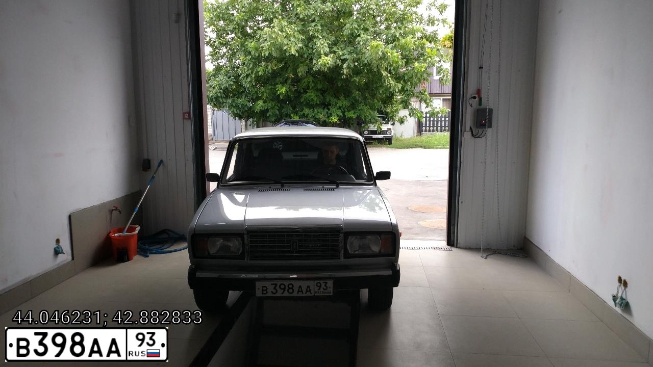 Фото автомобиля LADA 2107, 2011 — госномер В398АА93. Цвет: СВЕТЛО-СЕРЕБРИСТЫЙ МЕТАЛЛ