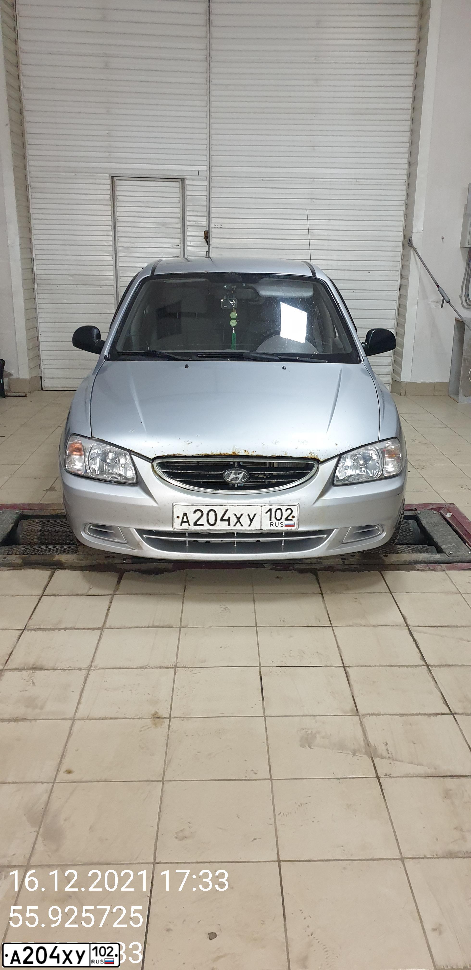 Фото автомобиля ХЕНДЭ ACCENT, 2007 — госномер О081АМ702. Цвет: Серебристый