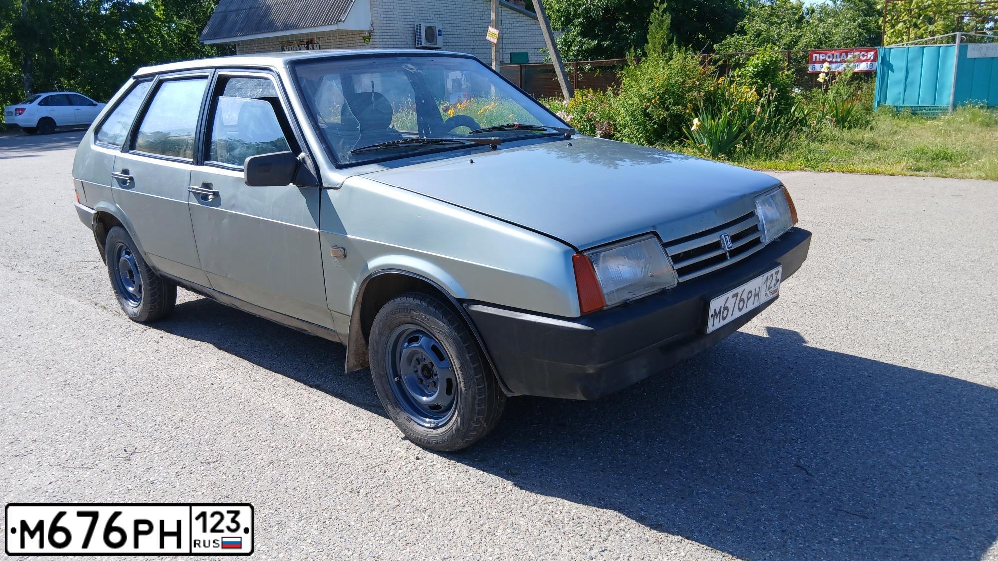 Фото автомобиля LADA 2109 SAMARA, 1996 — госномер М676РН123. Цвет: ВАЛЮТА