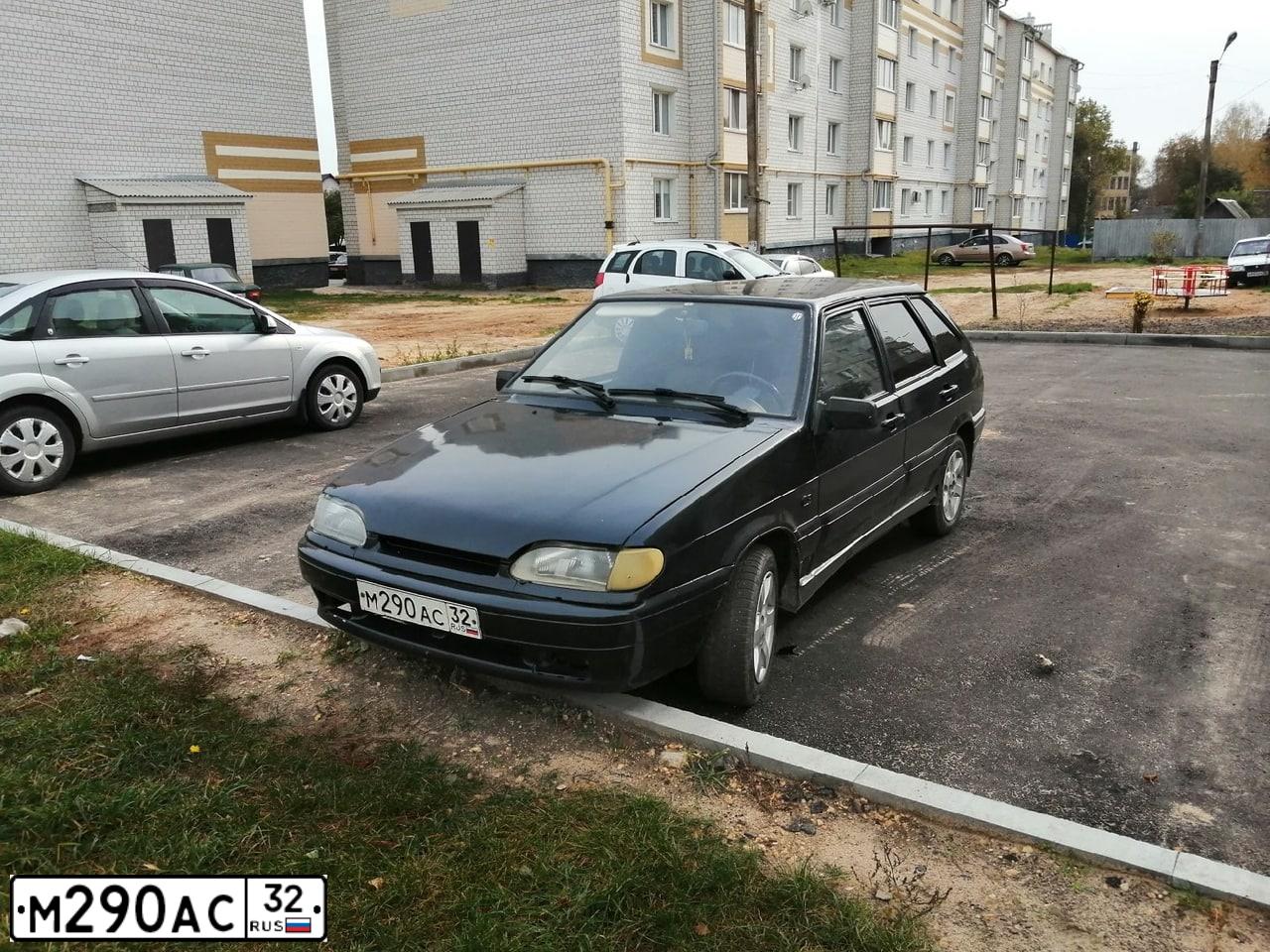 Фото автомобиля LADA 2114 SAMARA, 2006 — госномер М290АС32. Цвет: Темно-зеленый