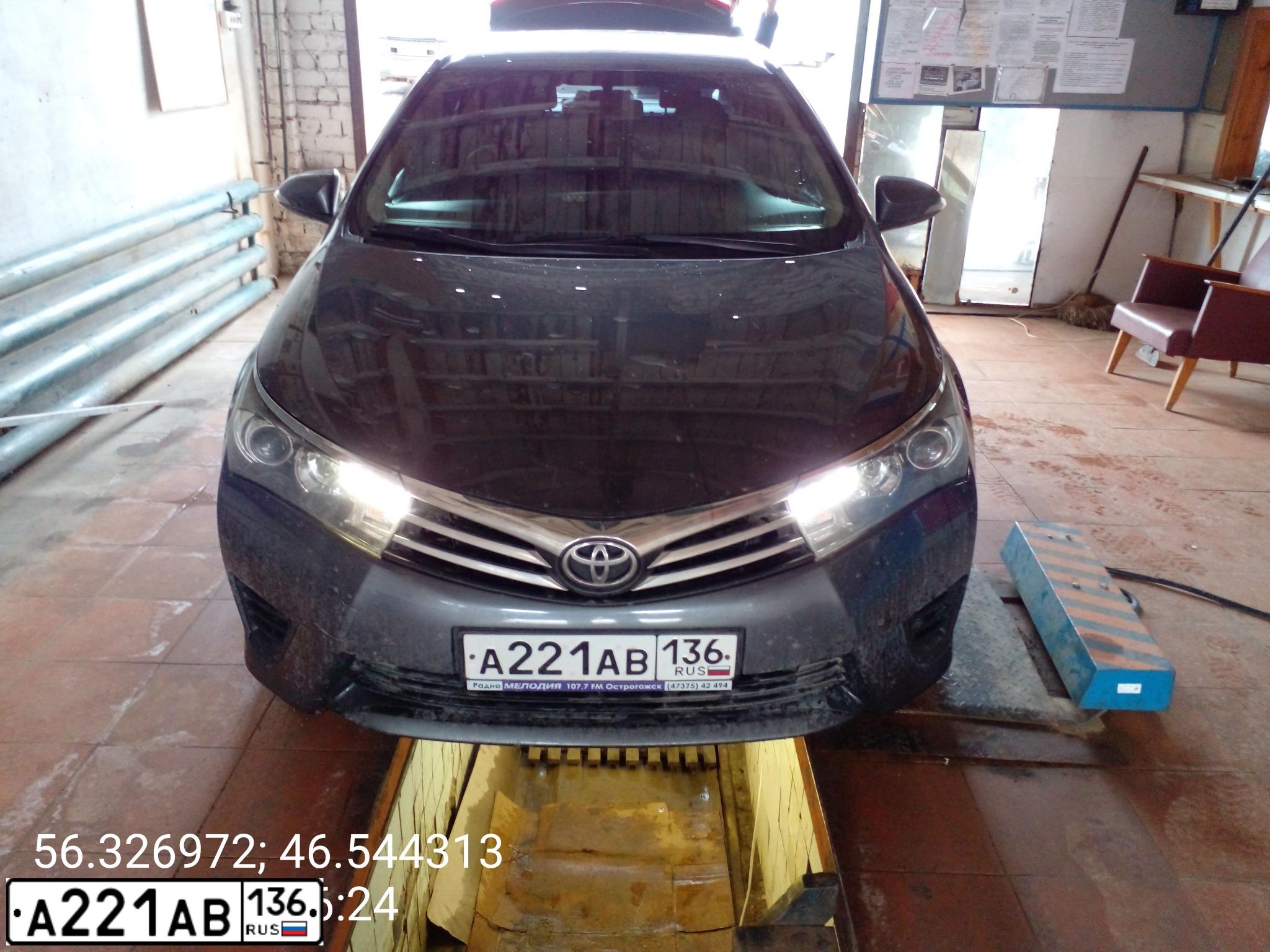 Фото автомобиля TOYOTA COROLLA, 2013 — госномер А221АВ136. Цвет: СЕРЫЙ