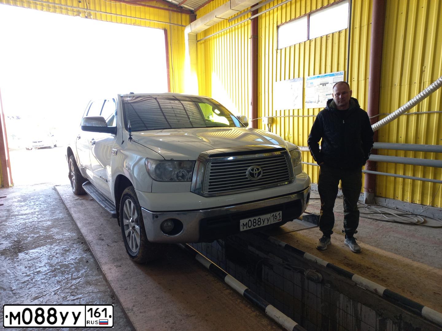 Фото автомобиля TOYOTA TUNDRA, 2012 — госномер М088УУ161. Цвет: Белый
