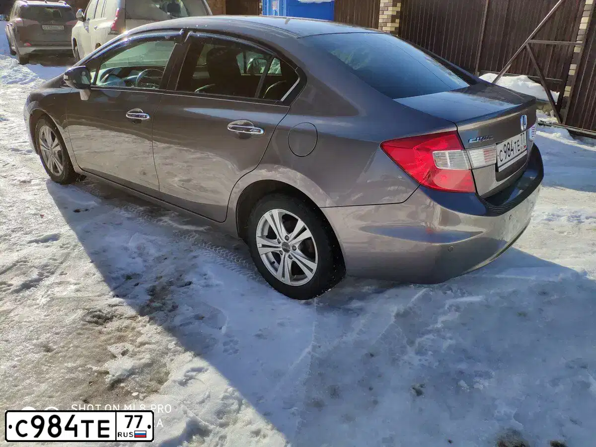 Фото автомобиля HONDA CIVIC, 2012 — госномер С173УС198. Цвет: СЕРО-КОРИЧНЕВЫЙ