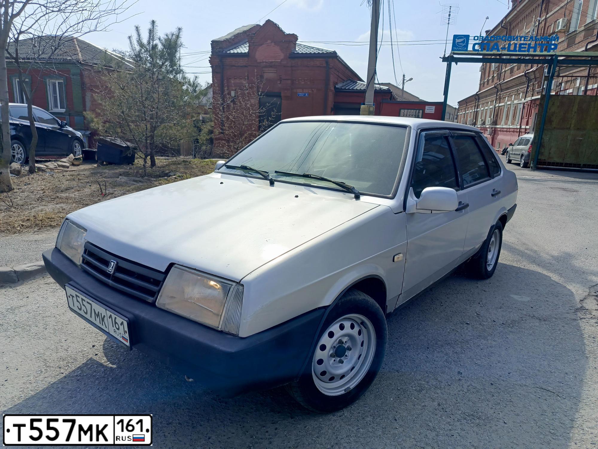 Фото автомобиля LADA 2110, 1998 — госномер В411АВ761. Цвет: Красный