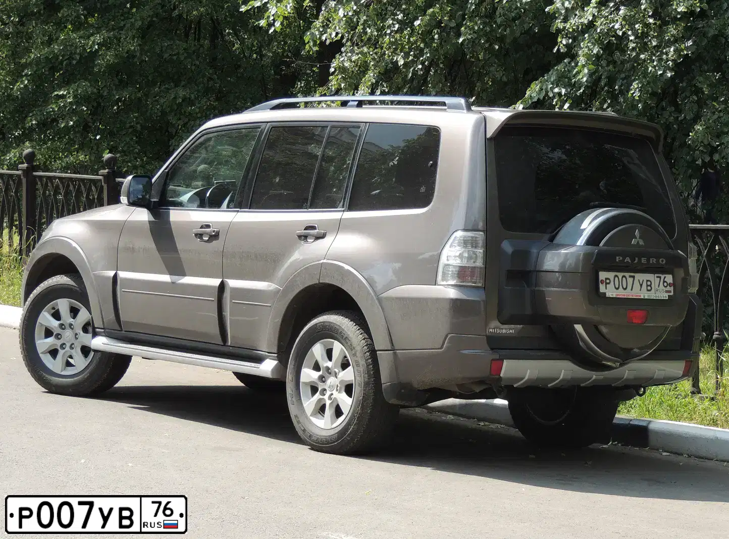 Фото автомобиля UAZ 3741, 2010 — госномер Р007УВ76