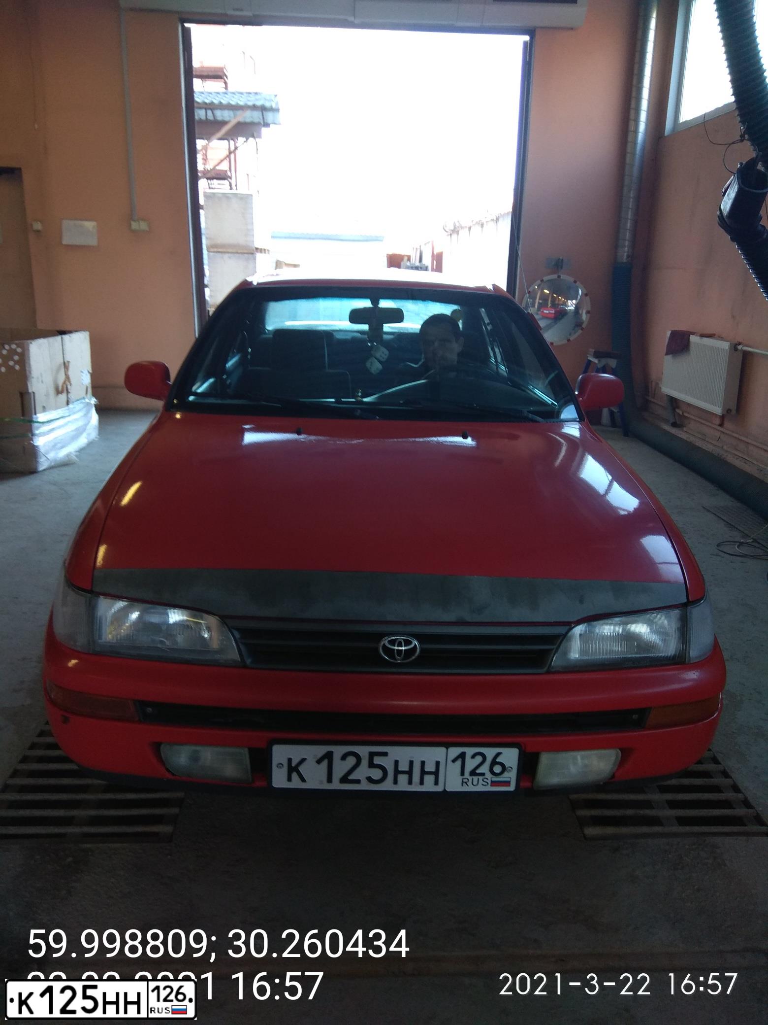Фото автомобиля TOYOTA COROLLA, 1992 — госномер Е639МС142. Цвет: Красный