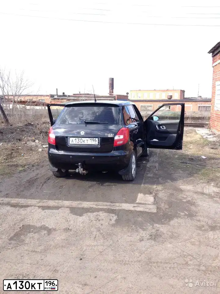 Фото автомобиля SKODA FABIA, 2008 — госномер А131КТ196. Цвет: ЧЕРНЫЙ
