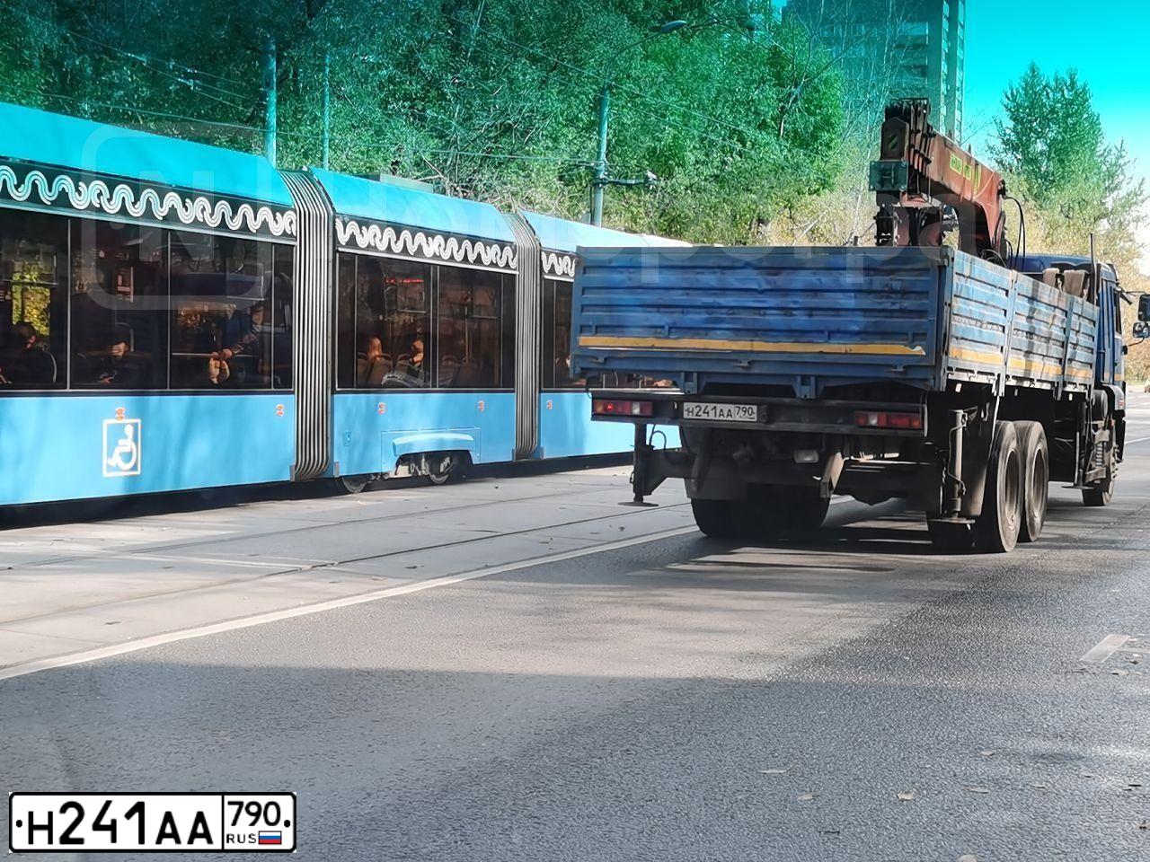 Фото автомобиля KAMAZ 65117 /6X4/, 2014 — госномер Н241АА790. Цвет: синий