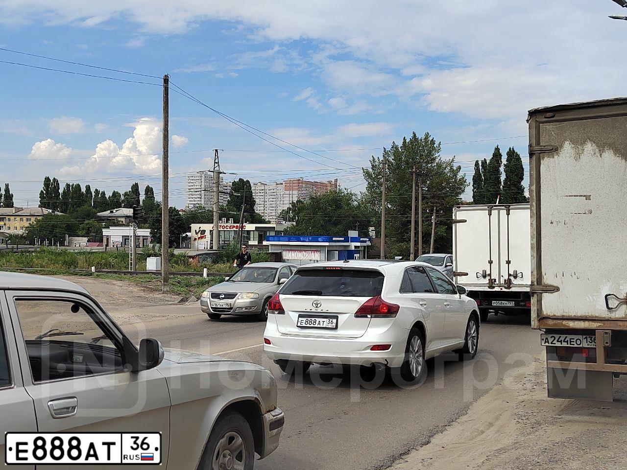 Фото автомобиля TOYOTA VENZA, 2013 — госномер Т658КВ198. Цвет: БЕЛЫЙ