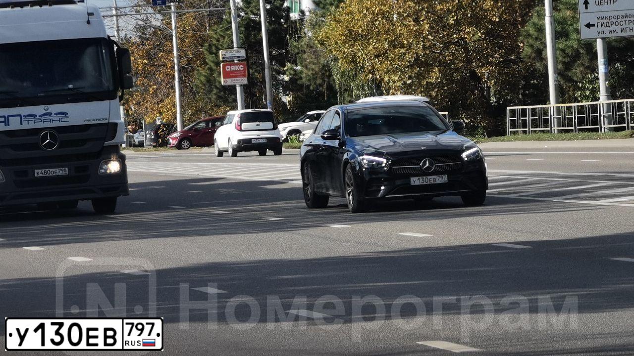 Фото автомобиля MERCEDES-BENZ E-CLASS, 2021 — госномер А068АА780. Цвет: ЧЕРНЫЙ