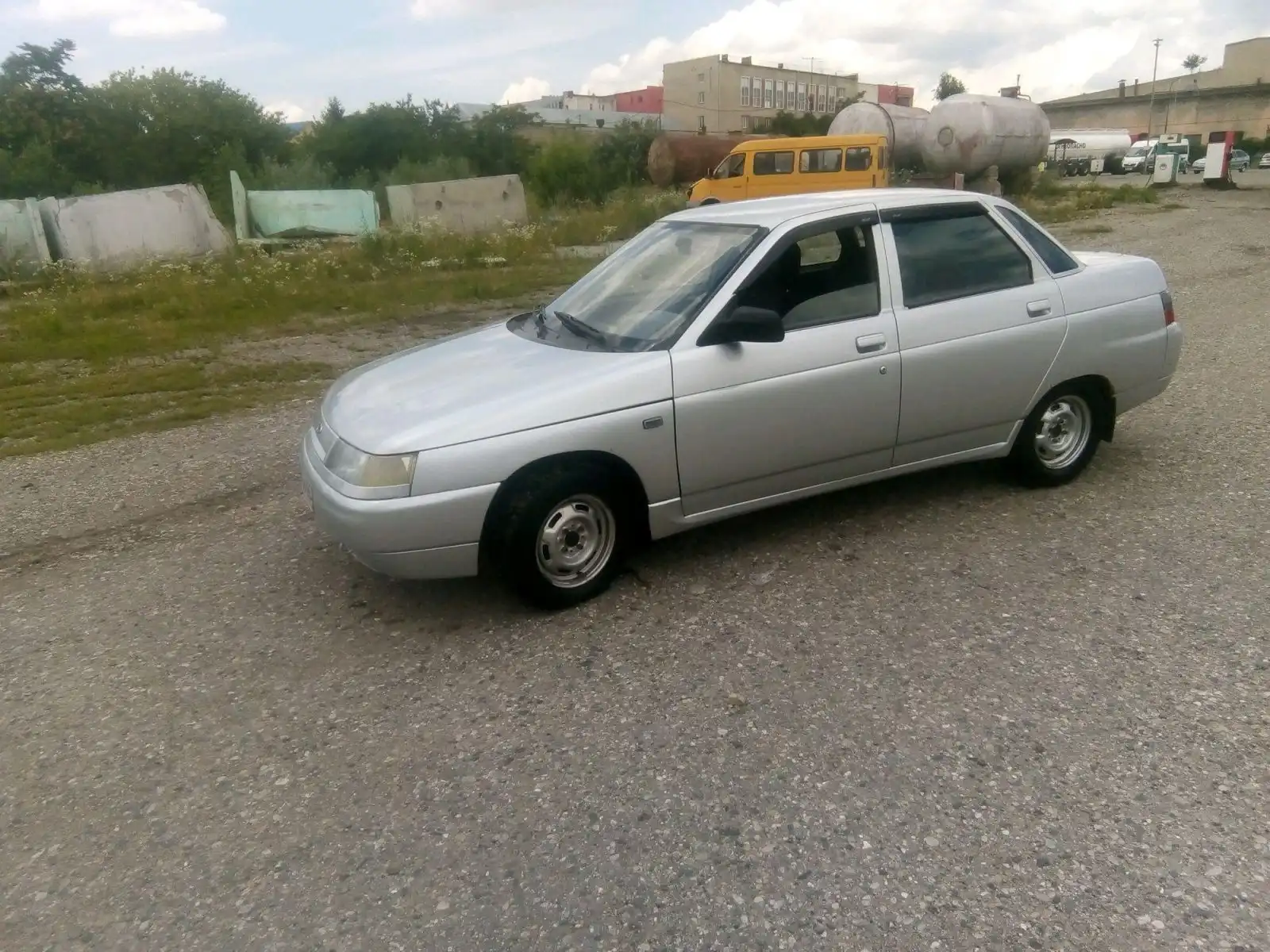 Фото автомобиля LADA 2110 LADA, 2003 — госномер В375КХ07. Цвет: СВЕТЛО-СЕРЕБРИСТЫЙ МЕТАЛЛ