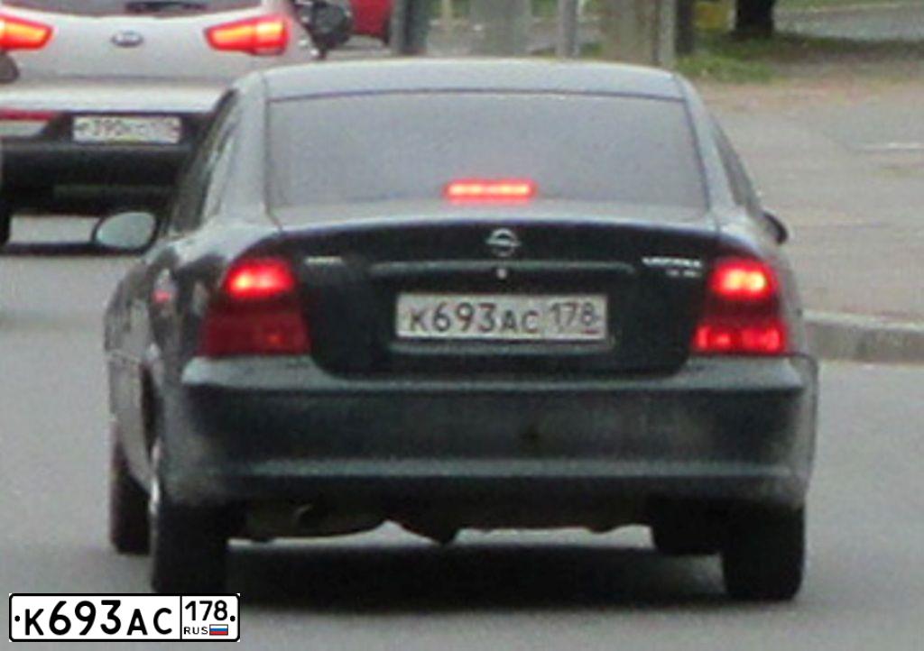 Фото автомобиля OPEL VECTRA, 1998 — госномер С489НТ39. Цвет: ЗЕЛЕНЫЙ