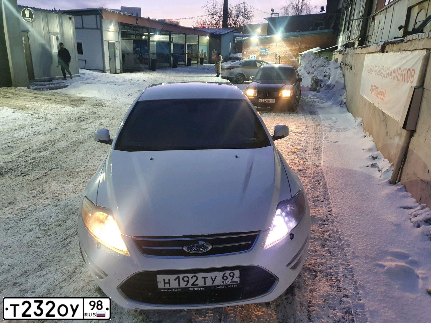 Фото автомобиля MERCEDES E-KLASSE, 1993 — госномер Т232ОУ98. Цвет: ЧЕРНЫЙ