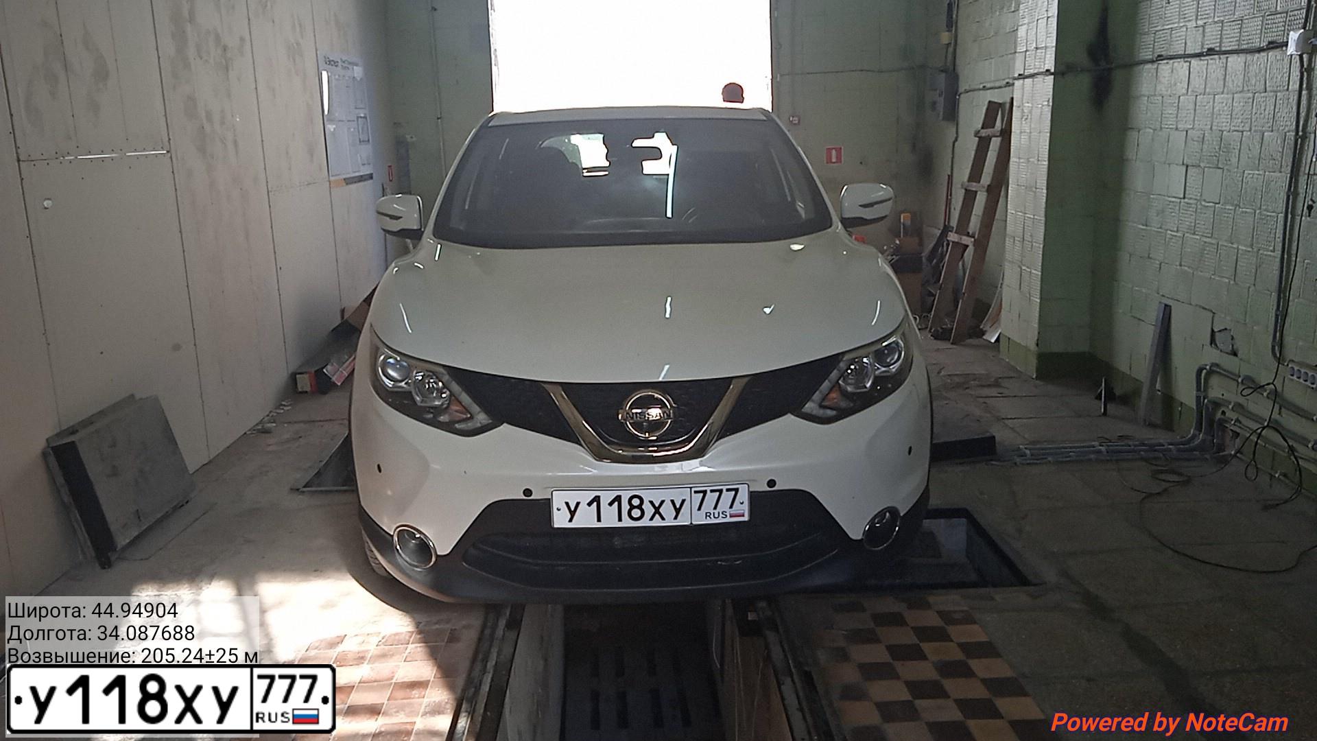 Фото автомобиля NISSAN QASHQAI, 2017 — госномер Н014ВЕ82. Цвет: Белый