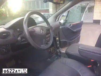 Фото автомобиля RENAULT T LOGAN, 2012 — госномер В622АТ77. Цвет: СИНИЙ