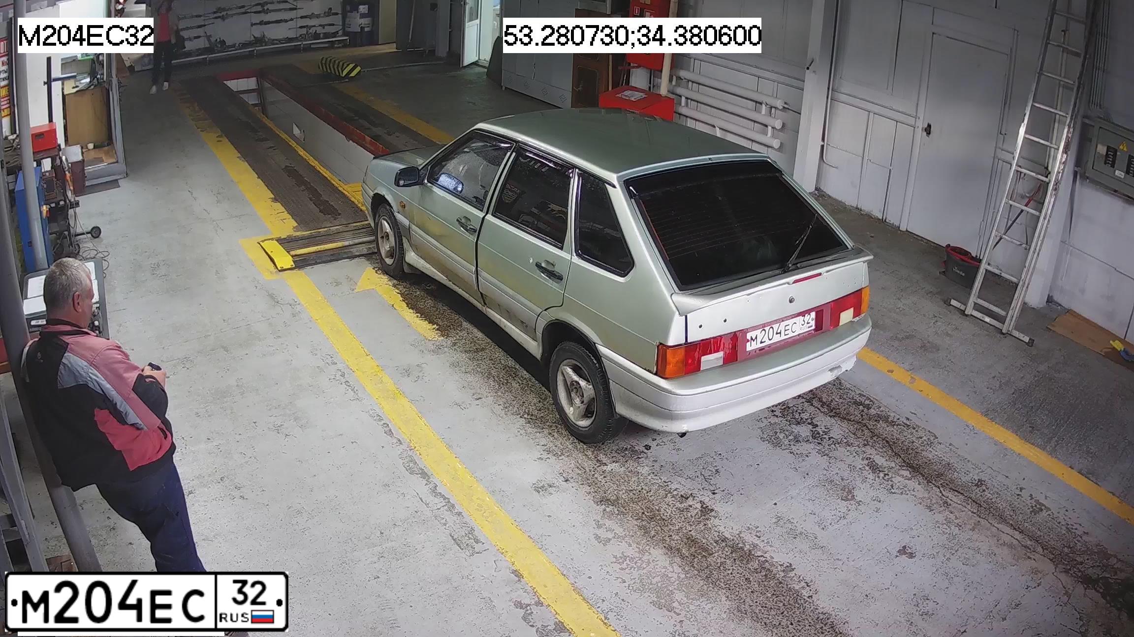 Фото автомобиля LADA 2114 SAMARA, 2006 — госномер М204ЕС32. Цвет: БЕЛО-ЗЕЛЕНЫЙ
